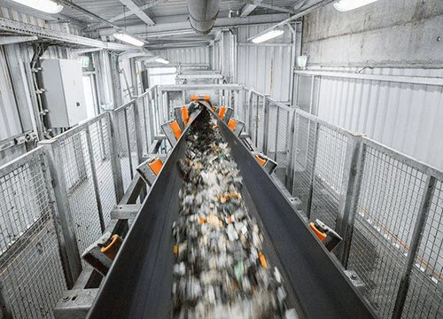 Transportor cu bandă pentru țevi